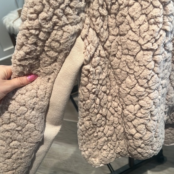 Coat - Picture 4 of 4